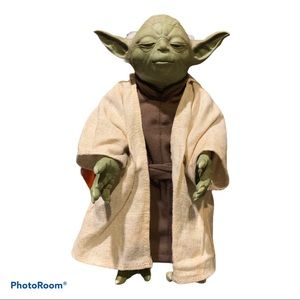 2005 Star Wars Talking YODA Figure